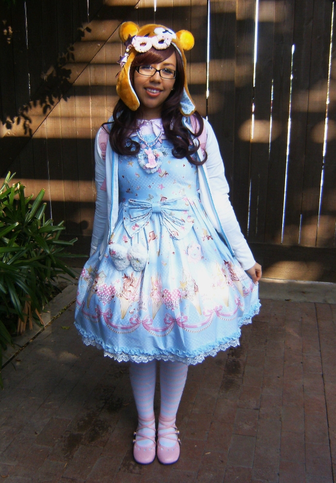 Auburn Lolita wearing White Opaque Pantyhose and Pink Shoes
